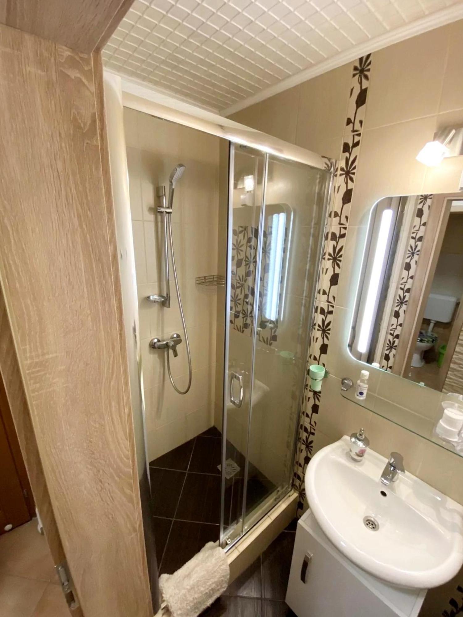 Bambusz Apartman Gyula Esterno foto