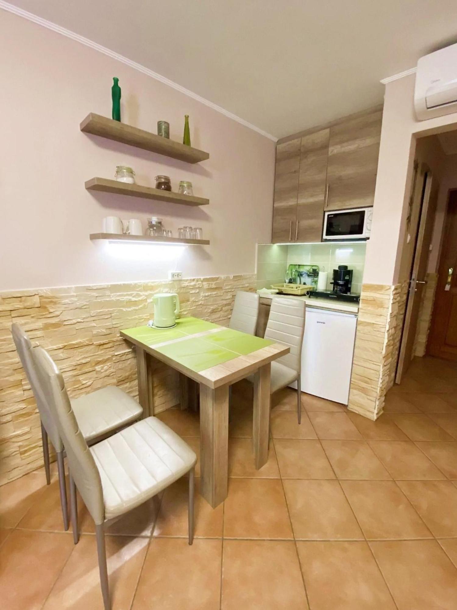 Bambusz Apartman Gyula Esterno foto