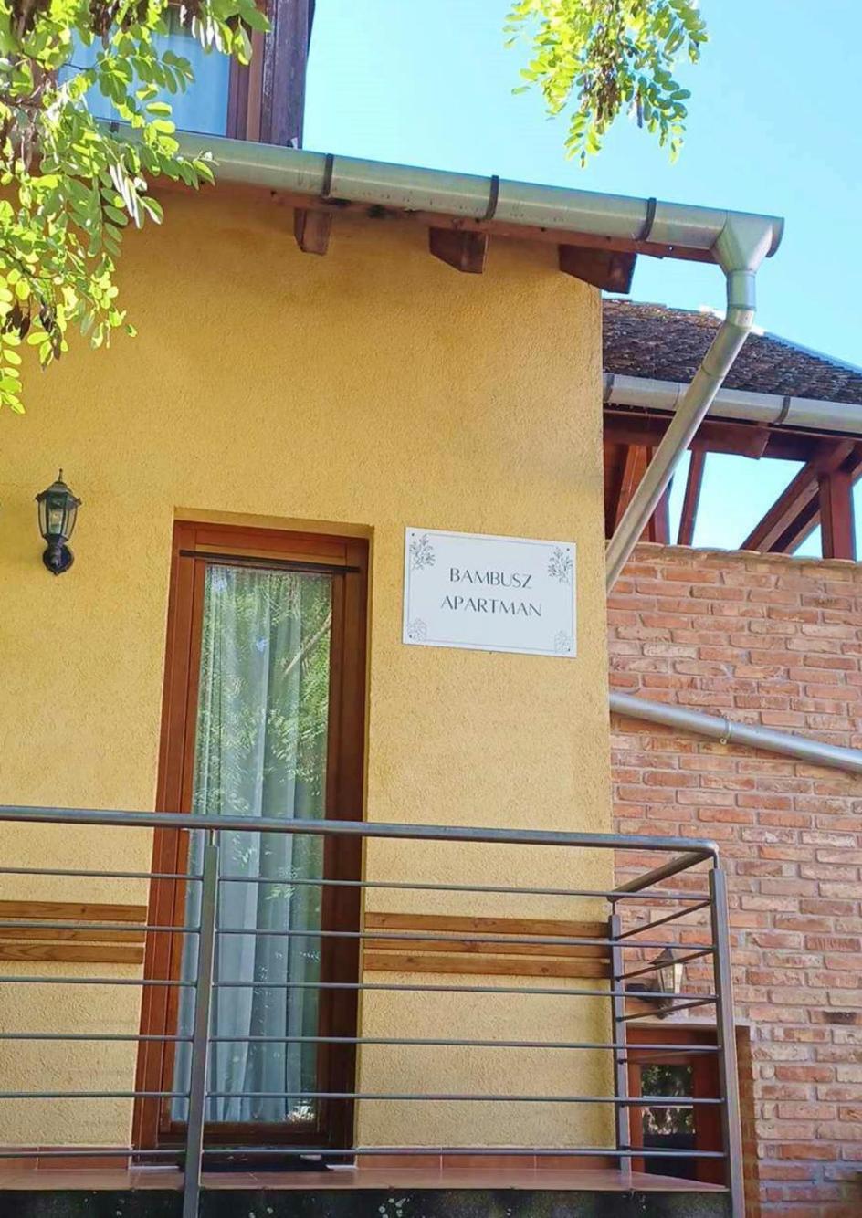 Bambusz Apartman Gyula Esterno foto