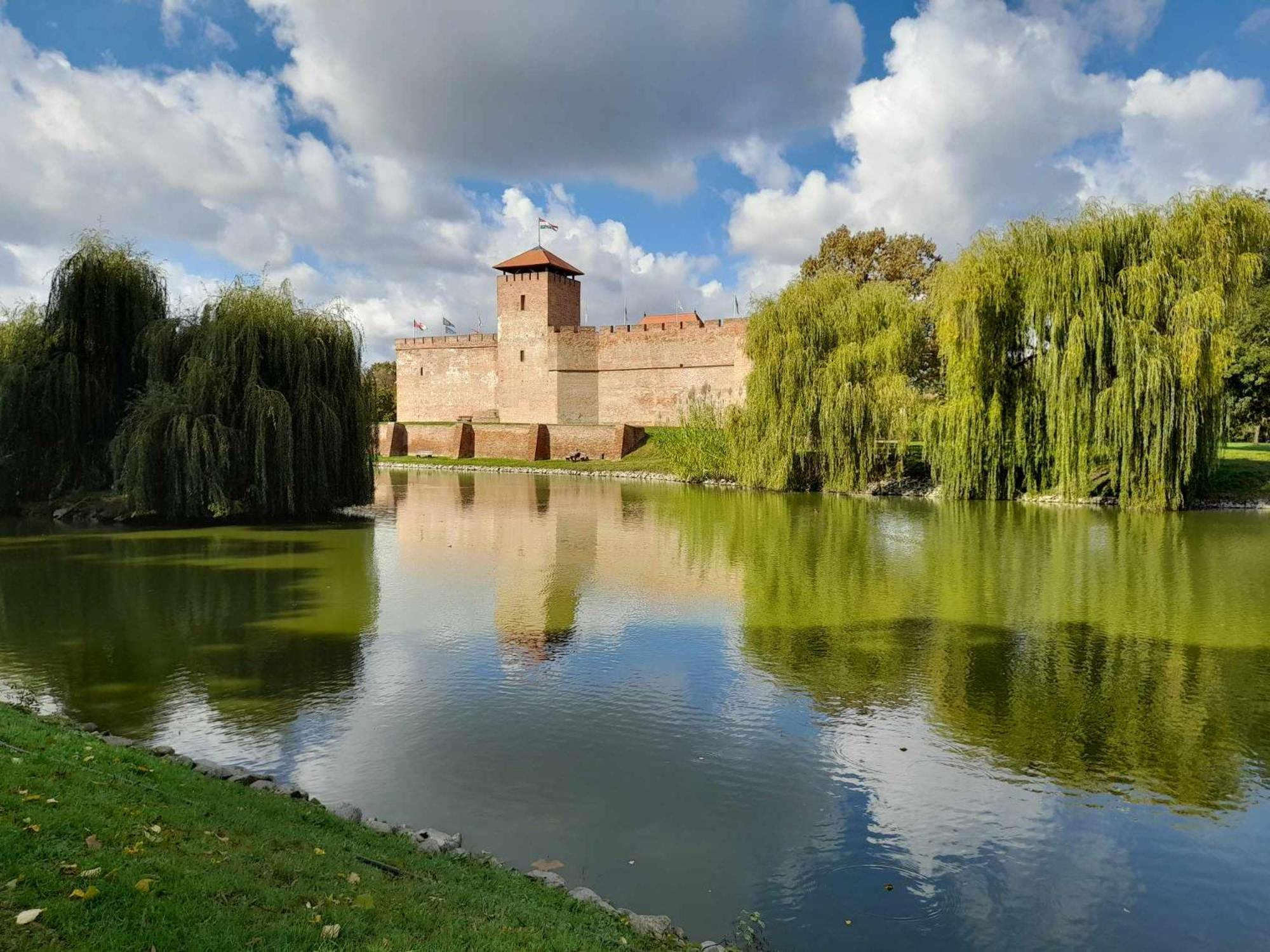 Bambusz Apartman Gyula Esterno foto