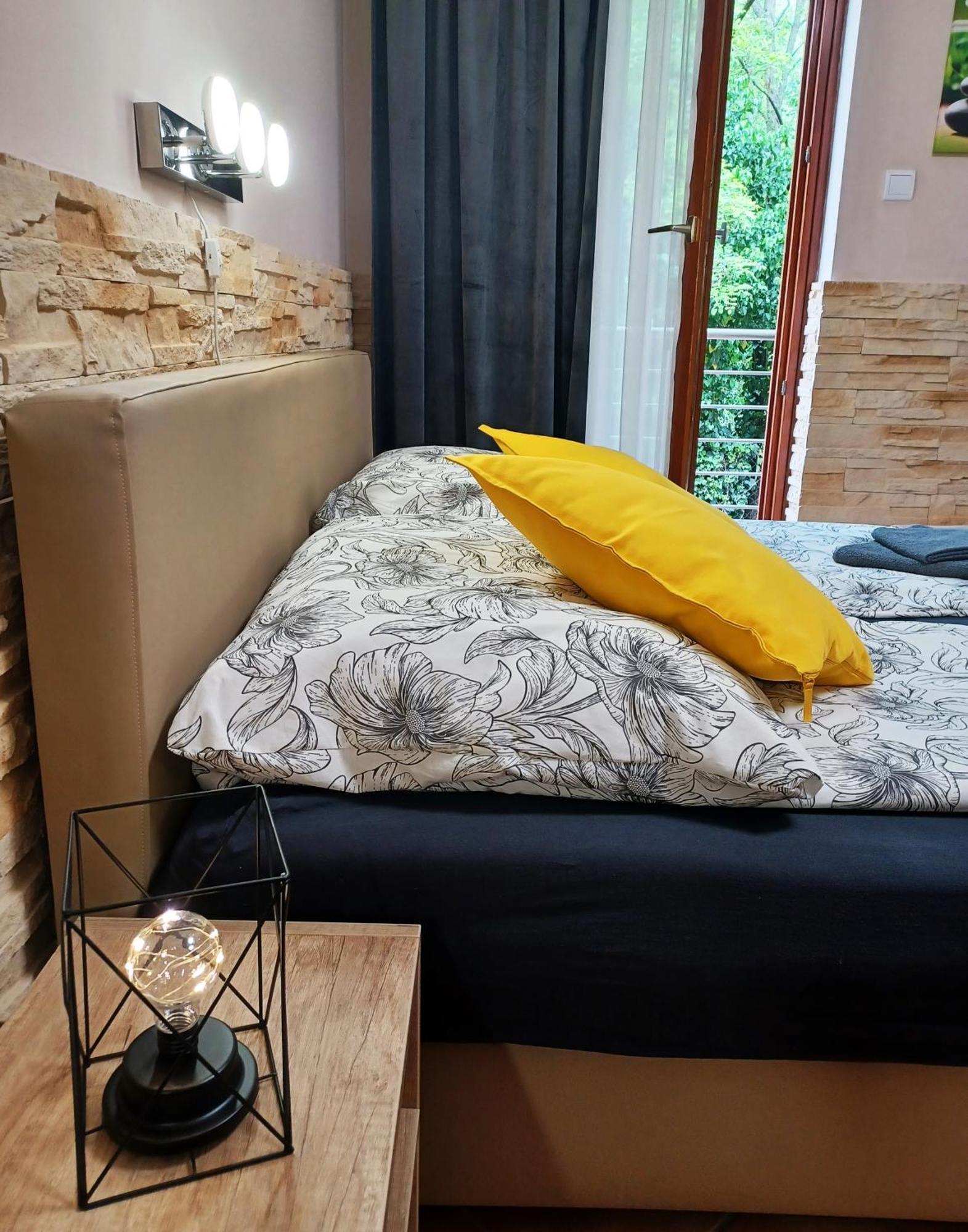 Bambusz Apartman Gyula Esterno foto